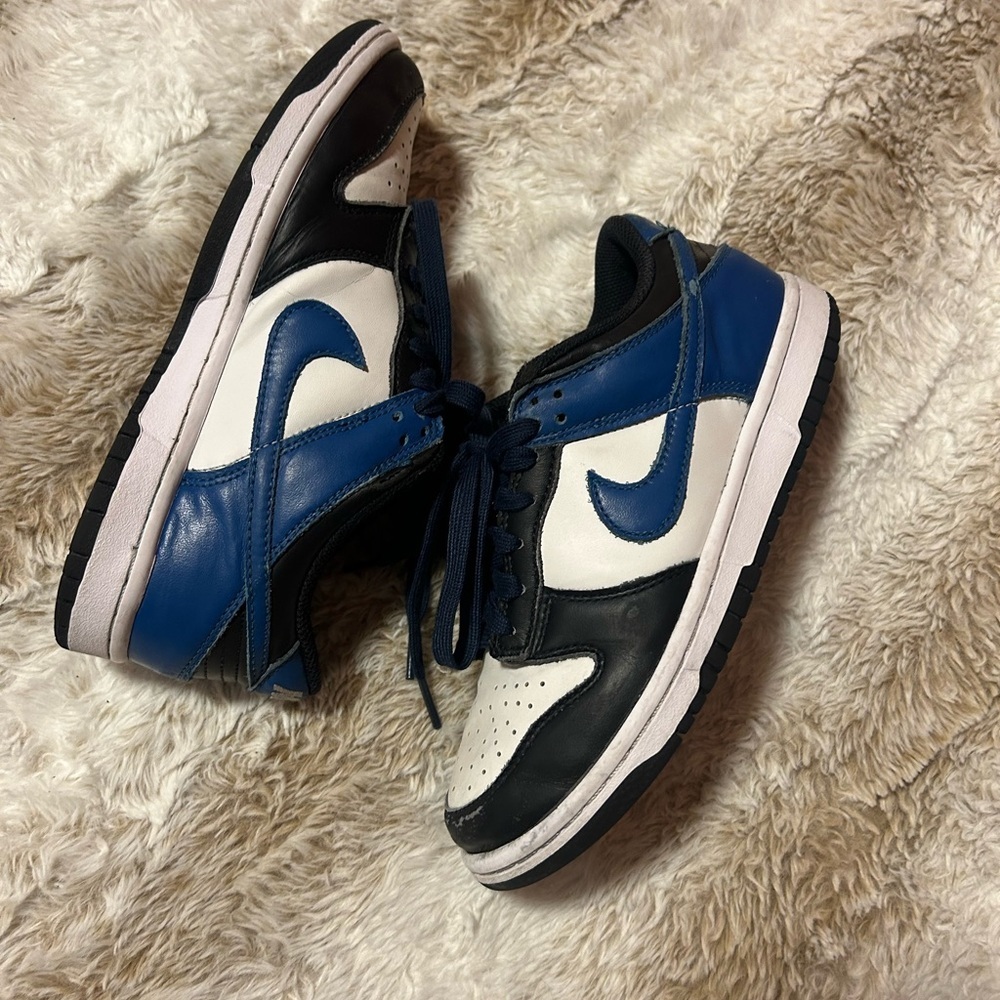 Nike Black and White Low-Top Sneakers - Picture 2 of 8
